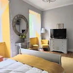 Modern Holyrood Family Retreat