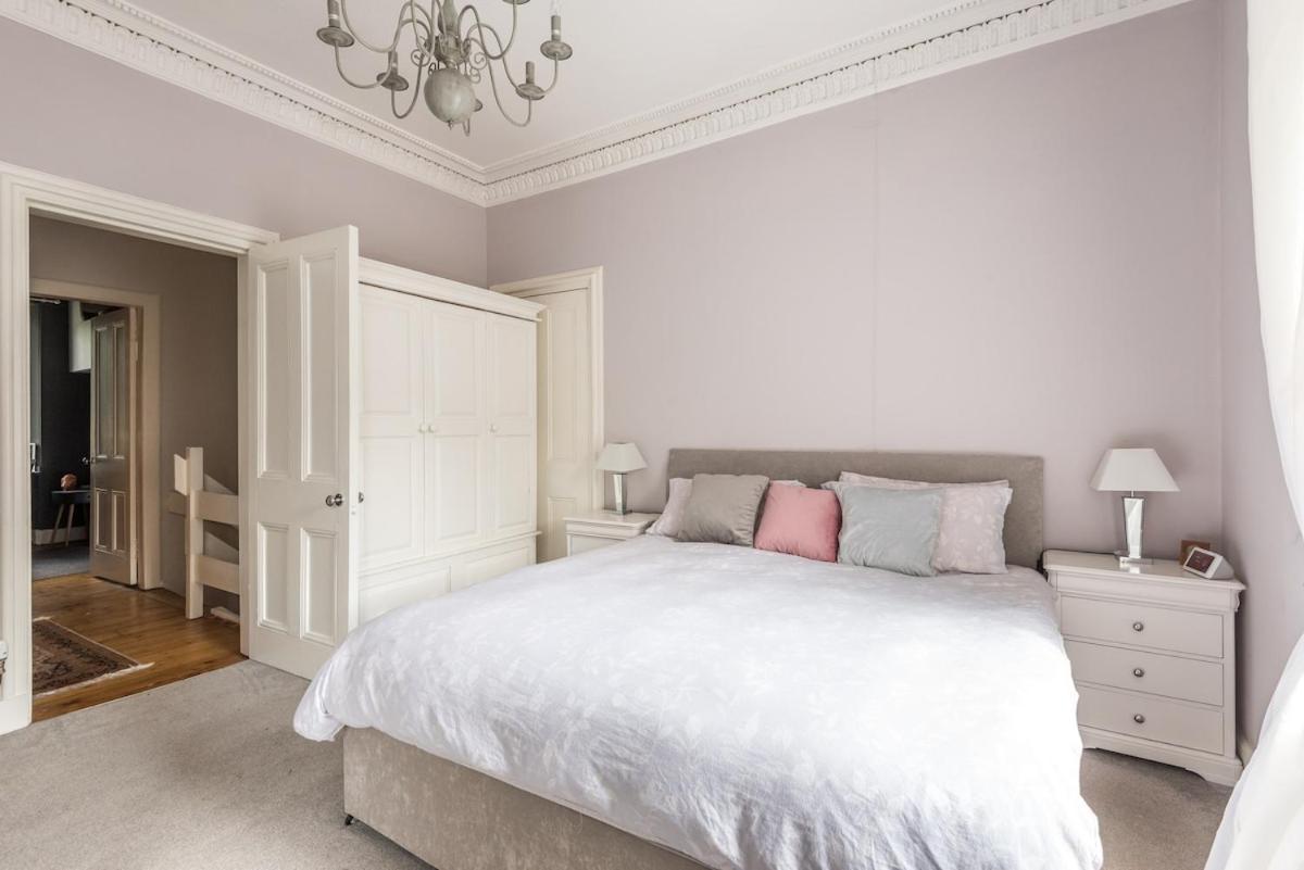 Modern Holyrood Family Retreat Edinburgh