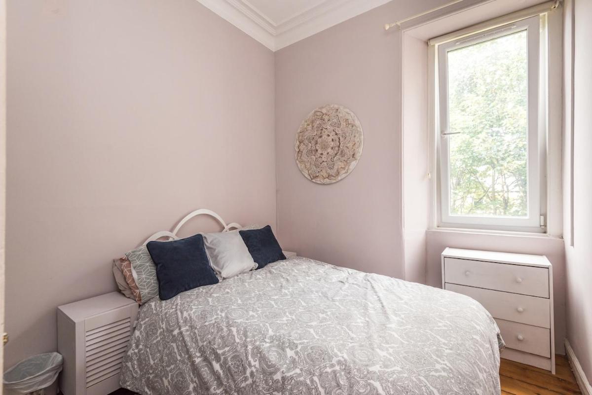 Modern Holyrood Family Retreat * Edinburgh